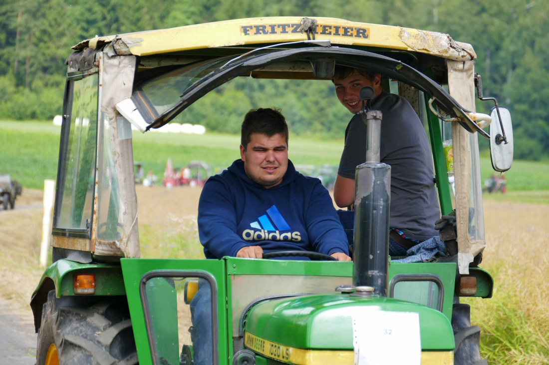 Foto: Martin Zehrer - Traktortreffen 2016 in Oberwappenöst<br />
Trotz Regen am Vormittag kamen an diesem Sonntag ca. 120 Oldtimer-Bulldogs und unzählige Besucher. Zum Mittag hin klarte das Wetter  