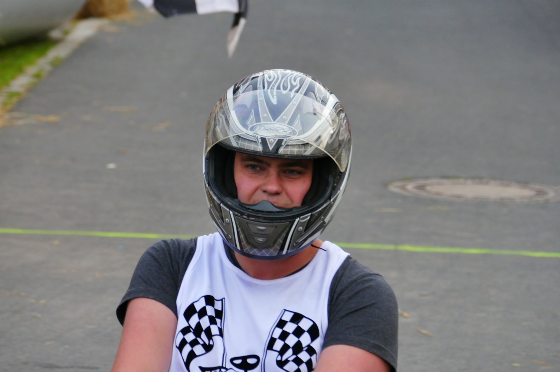 Foto: Martin Zehrer - Genial - Die legendären Bobbycar Meisterschaft in Preißach. <br />
"Den of Vice" veranstaltete heute das 3. Bobbycar-Rennen durch die Ortschaft Preißach. <br />
Zig Starter rasten  