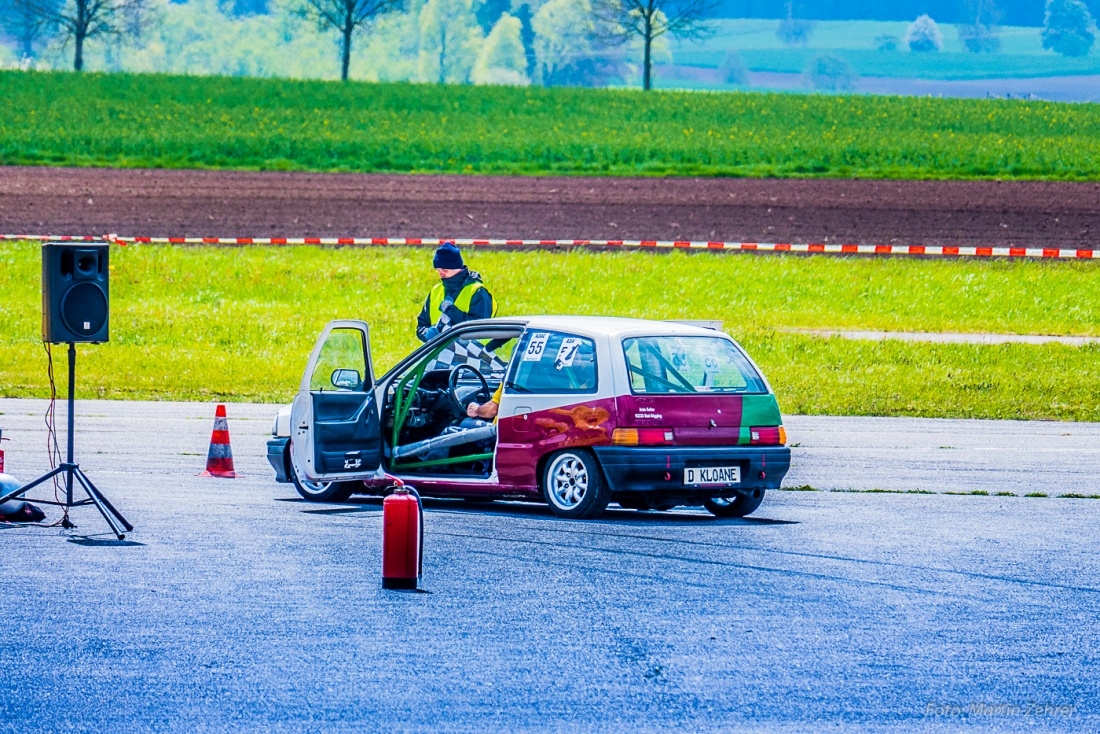 Foto: Martin Zehrer - Daihatsu am Start auf der Piste... Gleich gehts los und zwar richtig flott! 