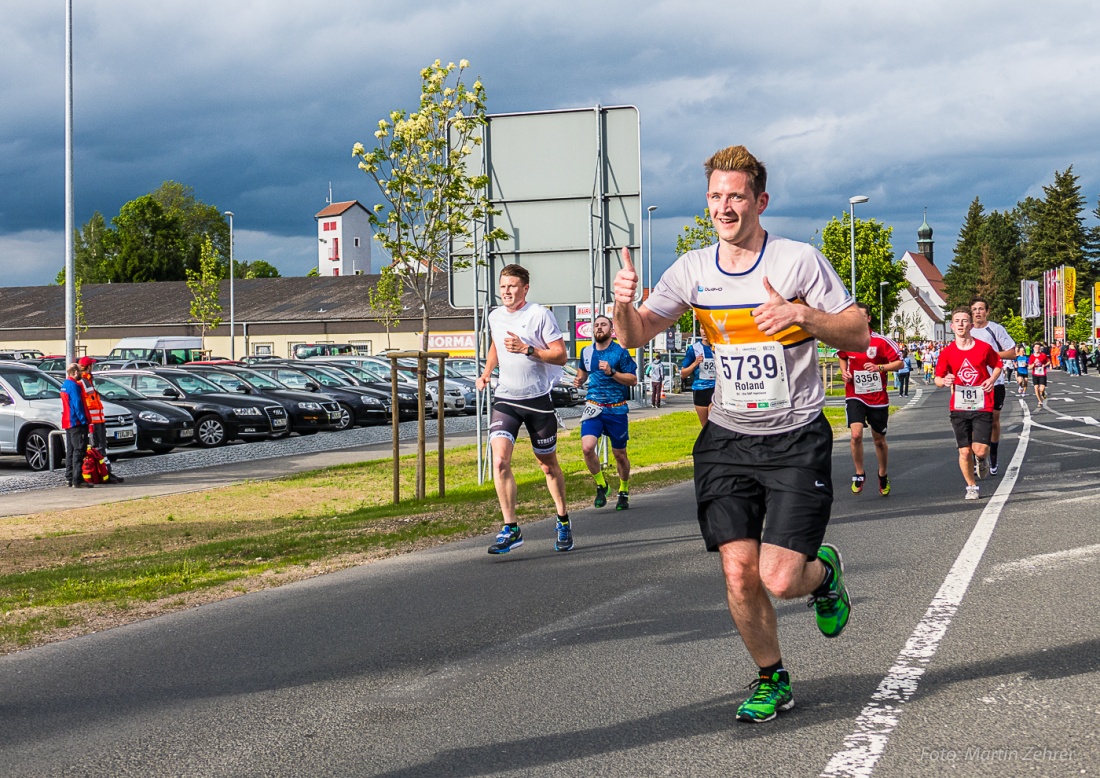 Foto: Martin Zehrer - Nofi-Lauf 2017: Start am Stadtplatz und Ziel beim Siemens... 5,9 Kilometer durch Kemnath und rund herum. Mehr als 8000 Teilnehmer fanden sich in Kemnath zusammen um die S 