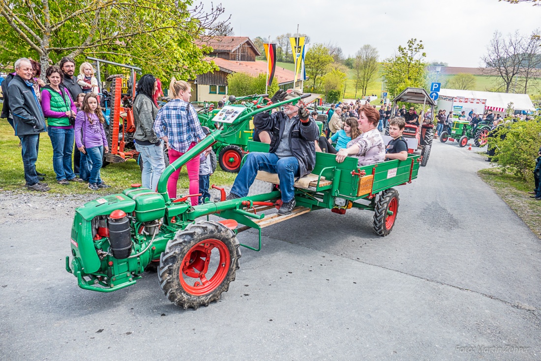 Foto: Martin Zehrer - Bulldogtreffen Kirchenpingarten am 7. Mai 2017: auf gehts zur Rundfahrt mit ca. 300 Traktoren...  