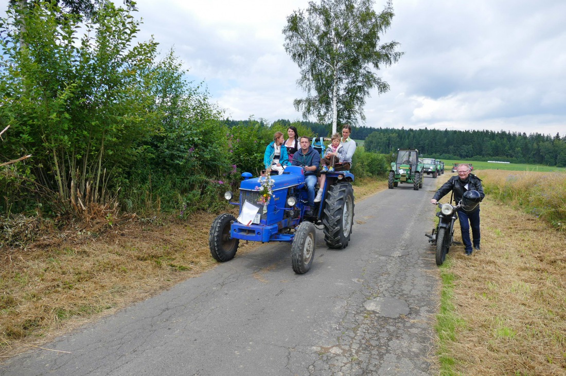 Foto: Martin Zehrer - Traktortreffen 2016 in Oberwappenöst<br />
Trotz Regen am Vormittag kamen an diesem Sonntag ca. 120 Oldtimer-Bulldogs und unzählige Besucher. Zum Mittag hin klarte das Wetter  