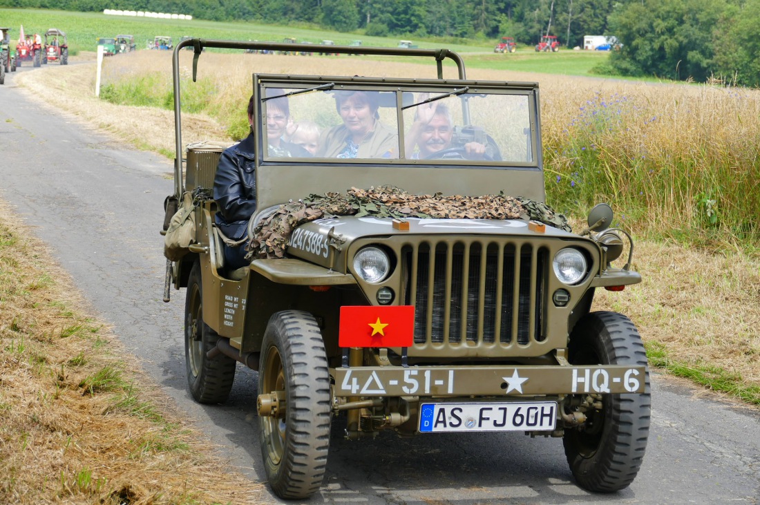 Foto: Martin Zehrer - Traktortreffen 2016 in Oberwappenöst<br />
Trotz Regen am Vormittag kamen an diesem Sonntag ca. 120 Oldtimer-Bulldogs und unzählige Besucher. Zum Mittag hin klarte das Wetter  