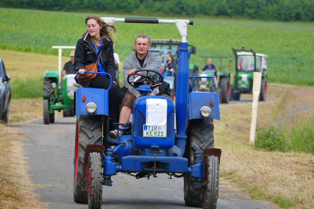 Foto: Martin Zehrer - Traktortreffen 2016 in Oberwappenöst<br />
Trotz Regen am Vormittag kamen an diesem Sonntag ca. 120 Oldtimer-Bulldogs und unzählige Besucher. Zum Mittag hin klarte das Wetter  