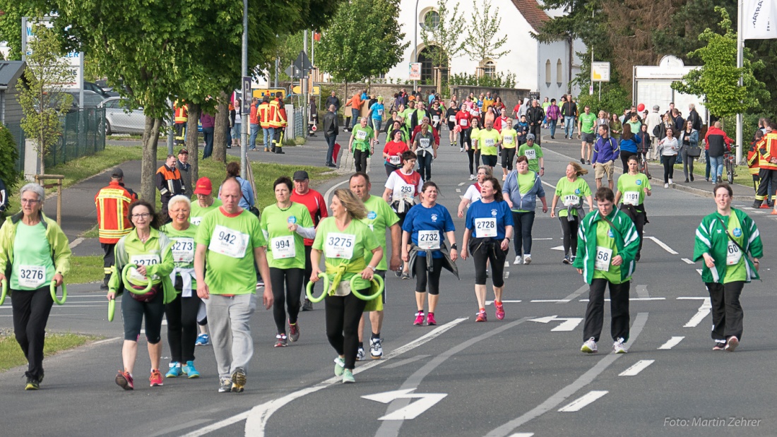 Foto: Martin Zehrer - Nofi-Lauf 2017: Start am Stadtplatz und Ziel beim Siemens... 5,9 Kilometer durch Kemnath und rund herum. Mehr als 8000 Teilnehmer fanden sich in Kemnath zusammen um die S 