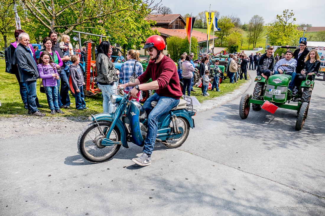 Foto: Martin Zehrer - Bulldogtreffen Kirchenpingarten am 7. Mai 2017: auf gehts zur Rundfahrt mit ca. 300 Traktoren...  