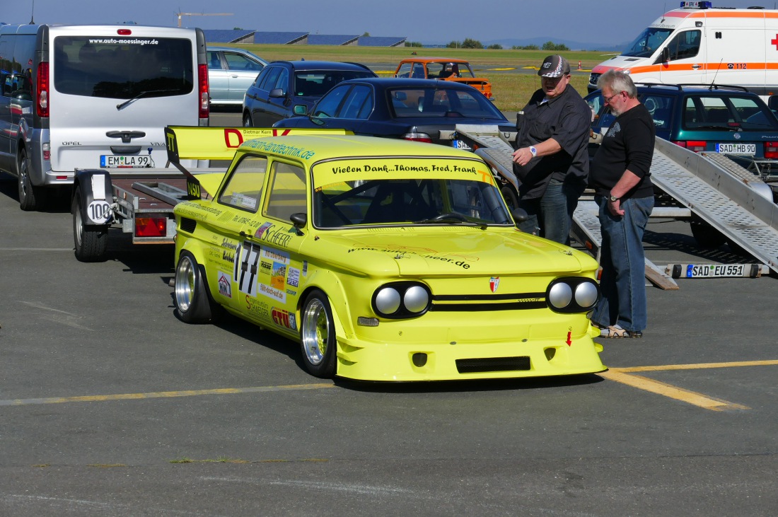 Foto: Martin Zehrer - NSU-Prinz vorm Rennen...<br />
<br />
Flugplatz-Slalom des MSC-Sophiental. Bestes Wetter, top Teilnehmer, fairer Motorsport Nähe Bindlach! 