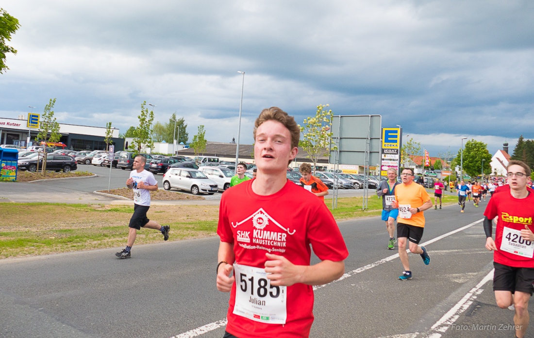 Foto: Martin Zehrer - Nofi-Lauf 2017: Start am Stadtplatz und Ziel beim Siemens... 5,9 Kilometer durch Kemnath und rund herum. Mehr als 8000 Teilnehmer fanden sich in Kemnath zusammen um die S 