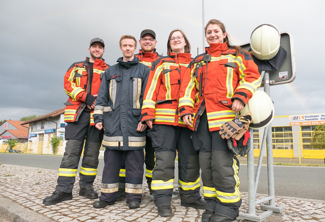 Foto: Martin Zehrer - Genial... Die Organisation war perfekt... Viele Menschen managten den Ablauf! Hier das Team am Kreisverkehr zwischen Ponnath und EDEKA...<br />
<br />
Nofi-Lauf 2017: Start am Stad 