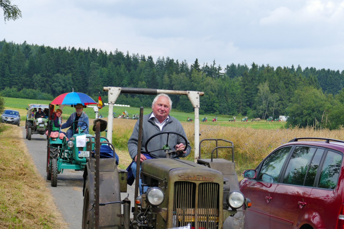 Foto: Martin Zehrer - Traktortreffen 2016 in Oberwappenöst<br />
Trotz Regen am Vormittag kamen an diesem Sonntag ca. 120 Oldtimer-Bulldogs und unzählige Besucher. Zum Mittag hin klarte das Wetter  