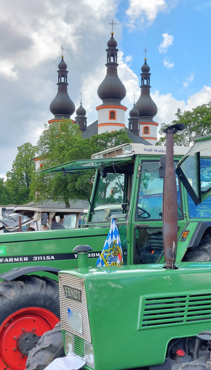 Foto: Martin Zehrer - Die Kappl steht hinter den hunderten Oldtimern, die sich am 26. Mai 2024 zum Oldtimer-Treffen eingefunden haben.<br />
<br />
Organisiert wurde dieses wunderschöne Treffen vom Oldt 