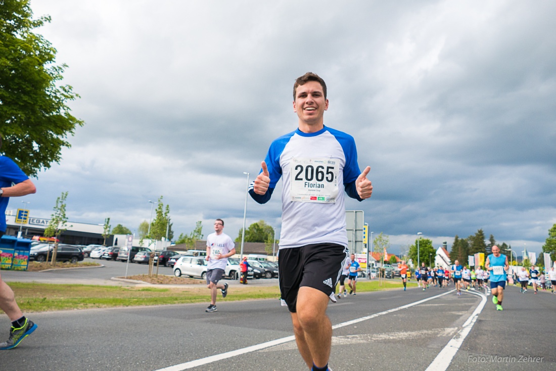 Foto: Martin Zehrer - Nofi-Lauf 2017: Start am Stadtplatz und Ziel beim Siemens... 5,9 Kilometer durch Kemnath und rund herum. Mehr als 8000 Teilnehmer fanden sich in Kemnath zusammen um die S 