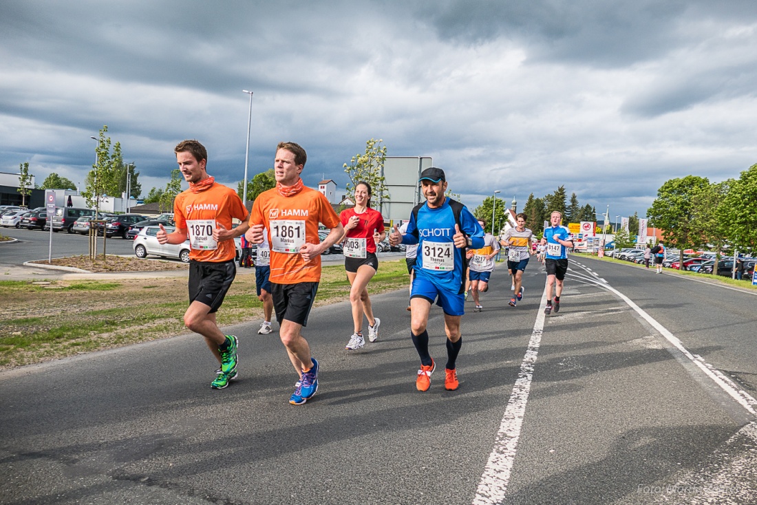 Foto: Martin Zehrer - Nofi-Lauf 2017: Start am Stadtplatz und Ziel beim Siemens... 5,9 Kilometer durch Kemnath und rund herum. Mehr als 8000 Teilnehmer fanden sich in Kemnath zusammen um die S 