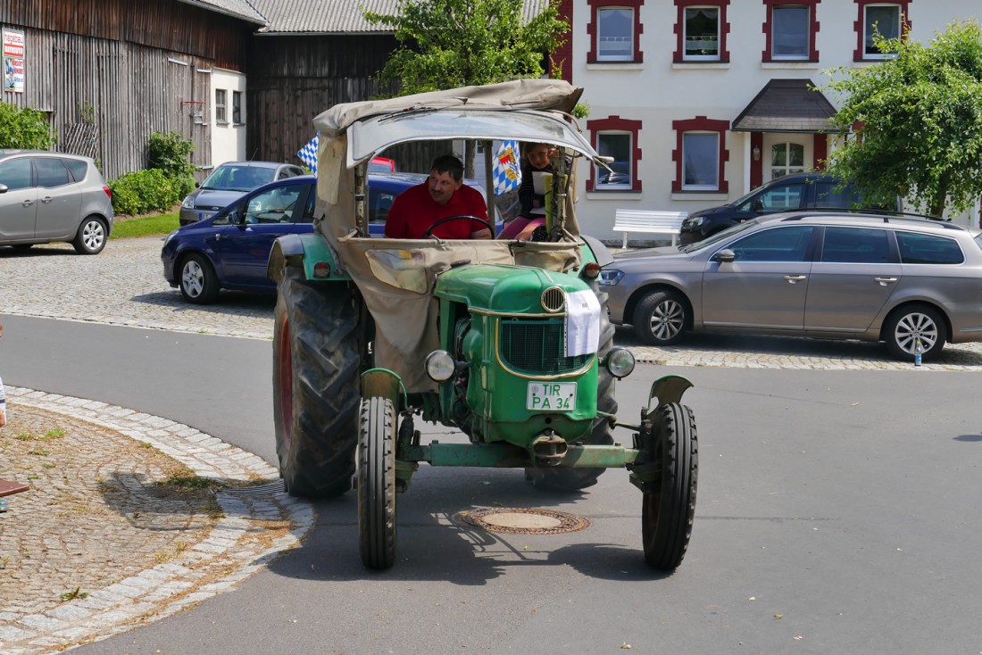 Foto: Martin Zehrer - Ums Eck geschaut und dann durch Oberwappenöst durch. Rundfahrt der Bullsogs in Oberwappenöst. 