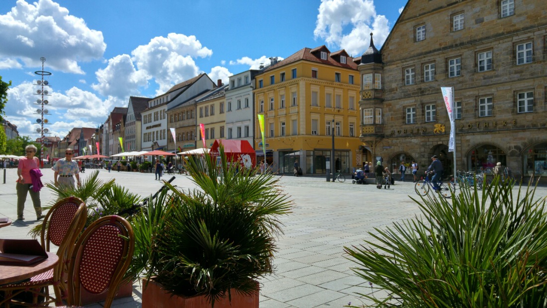 Foto: Martin Zehrer - Bayreuth... Urlaubsflair beim Kaffee-Trinken und Menschen zugucken... ;-) 