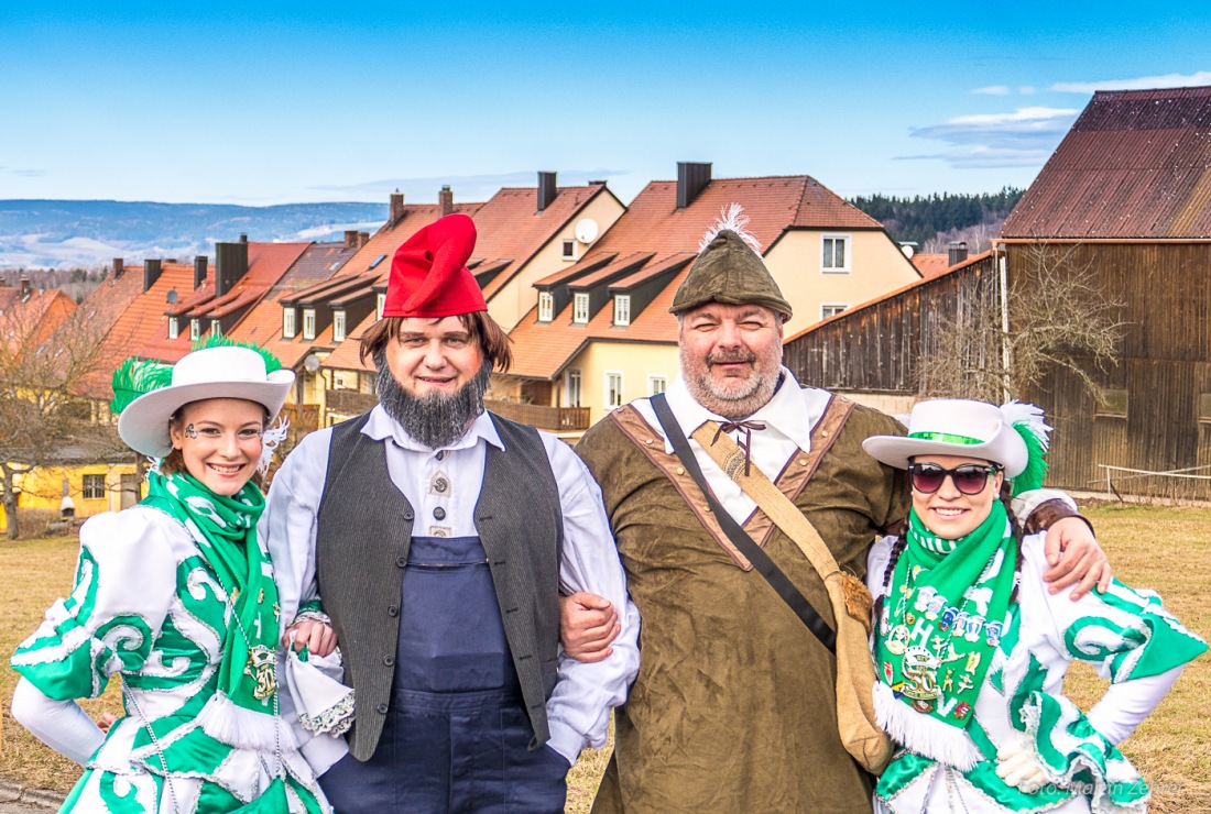 Foto: Martin Zehrer - Fasching in Waldeck 2017... viele Narren, lustiges Volk und Hammer-Wetter :-) 