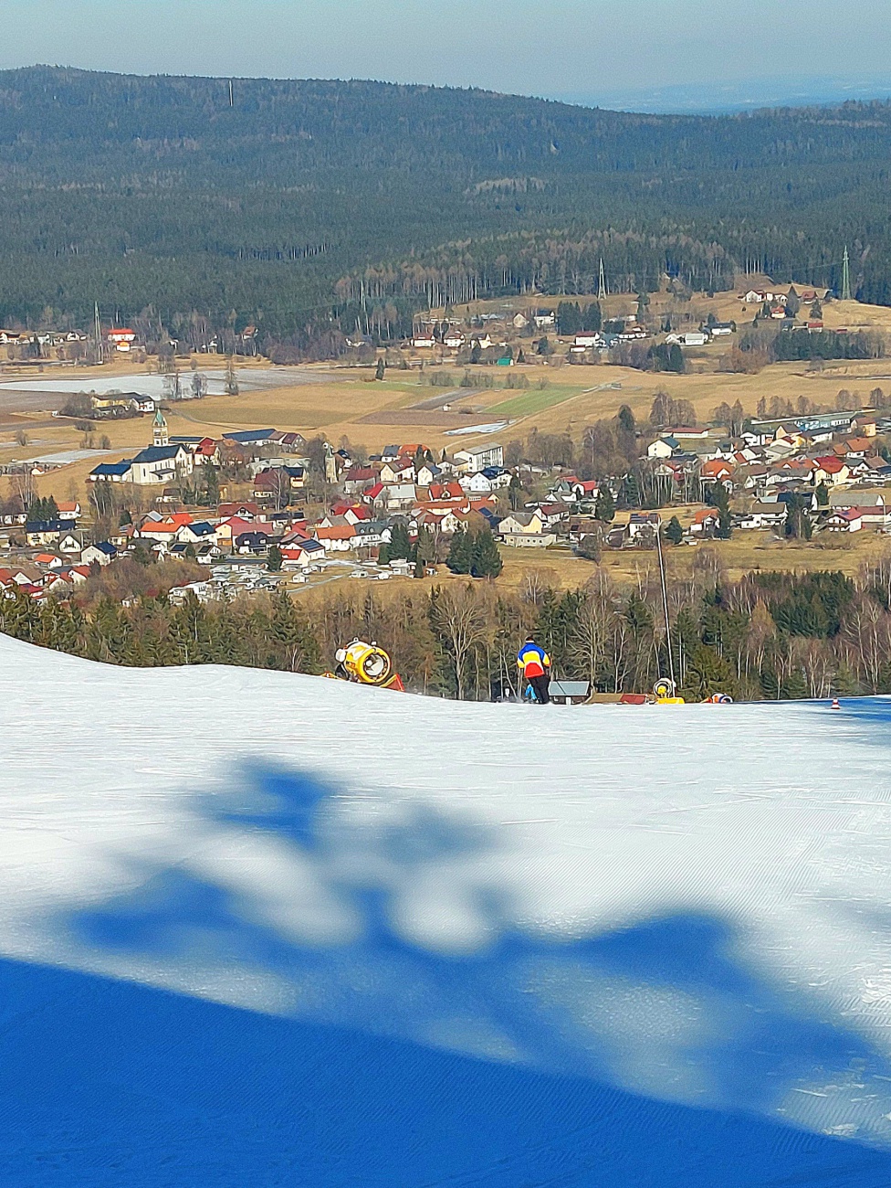 Foto: Martin Zehrer - Der mehlmeisler Ski-Lift... oben Schnee, unten Frühling... 