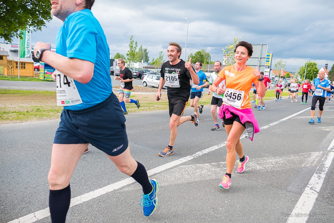 Foto: Martin Zehrer - Nofi-Lauf 2017: Start am Stadtplatz und Ziel beim Siemens... 5,9 Kilometer durch Kemnath und rund herum. Mehr als 8000 Teilnehmer fanden sich in Kemnath zusammen um die S 