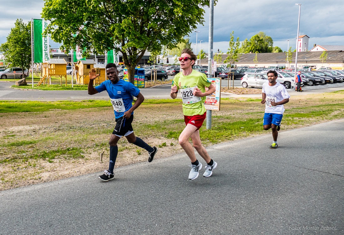 Foto: Martin Zehrer - Nofi-Lauf 2017: Start am Stadtplatz und Ziel beim Siemens... 5,9 Kilometer durch Kemnath und rund herum. Mehr als 8000 Teilnehmer fanden sich in Kemnath zusammen um die S 