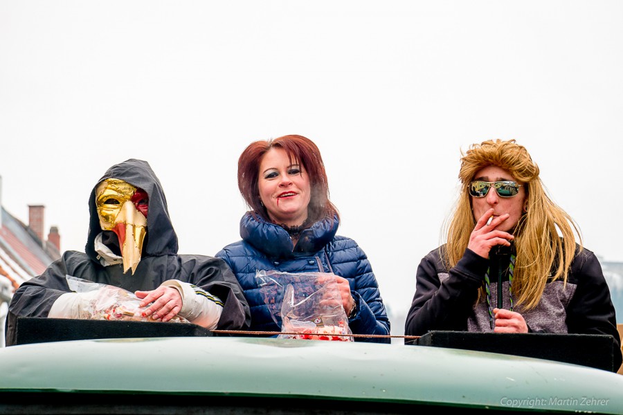 Foto: Martin Zehrer - Faschingszug durch Waldeck. Am Sonntag, den 15.2.2015 war es wieder so weit. Ein langer Zug<br />
mit zig Gaudiwagen und Hunderten Narren zog durch den Waldecker Markt. Mit vi 