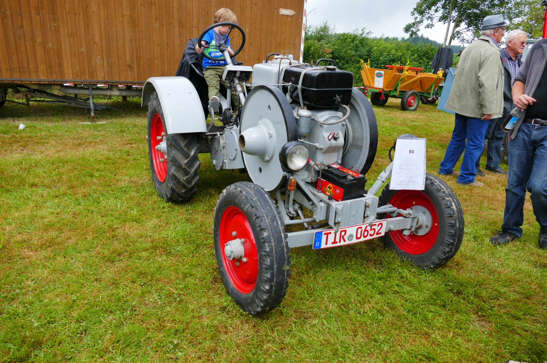 Foto: Martin Zehrer - Bulldogtreffen in Oberwappenöst<br />
<br />
Der Fendt-Bulldog vom Würstel aus Neusorg.<br />
Details siehe nächstes Bild ;-) 