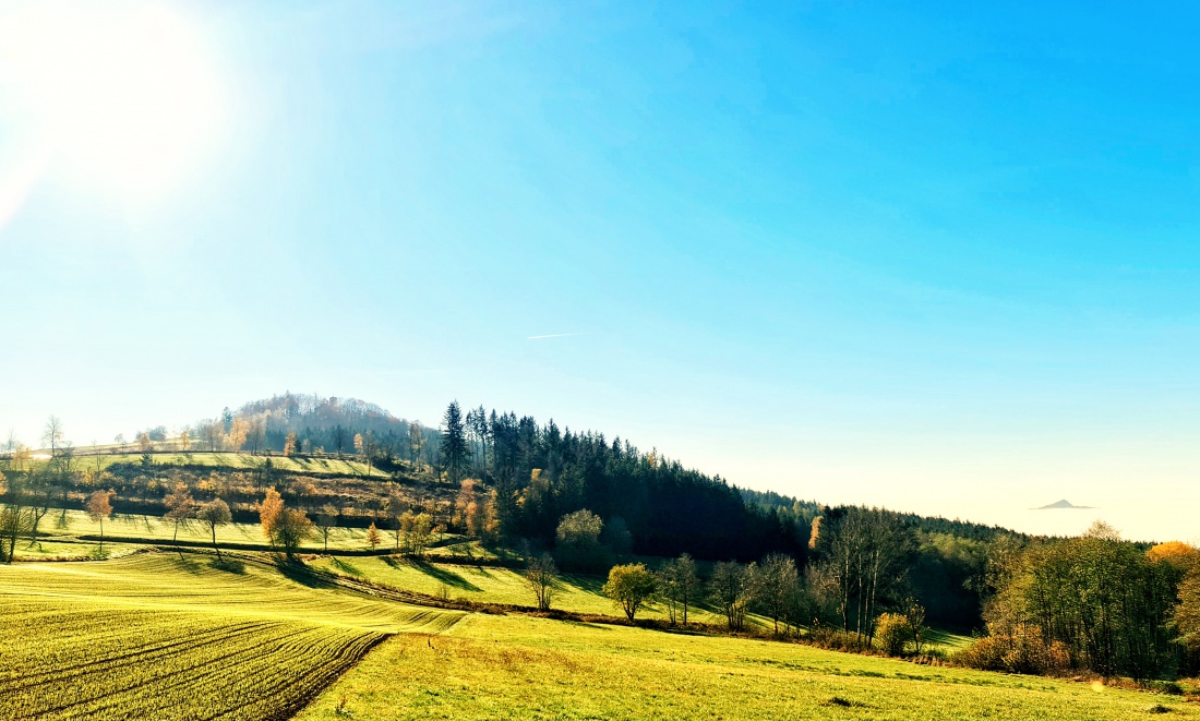 Foto: Jennifer Müller - Herbst und Nebel in Kemnath... Sonne und eine unglaubliche Aussicht in und um Godas droben!<br />
Der Kulm schwebt über den Wolken. 