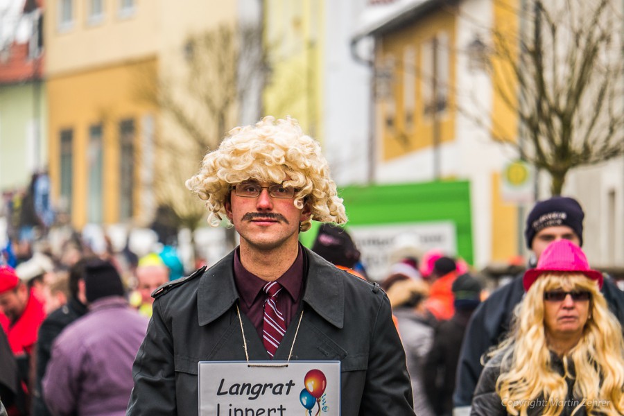 Foto: Martin Zehrer - Faschingszug durch Waldeck. Am Sonntag, den 15.2.2015 war es wieder so weit. Ein langer Zug<br />
mit zig Gaudiwagen und Hunderten Narren zog durch den Waldecker Markt. Mit vi 