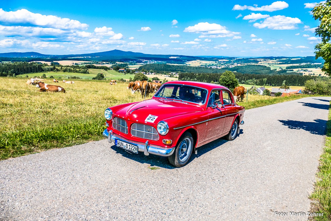 Foto: Martin Zehrer - Ein Volvo zieht zum Armesberg hoch. Gleich gibts eine Brotzeit und Zeit die Aussicht zu genießen. 