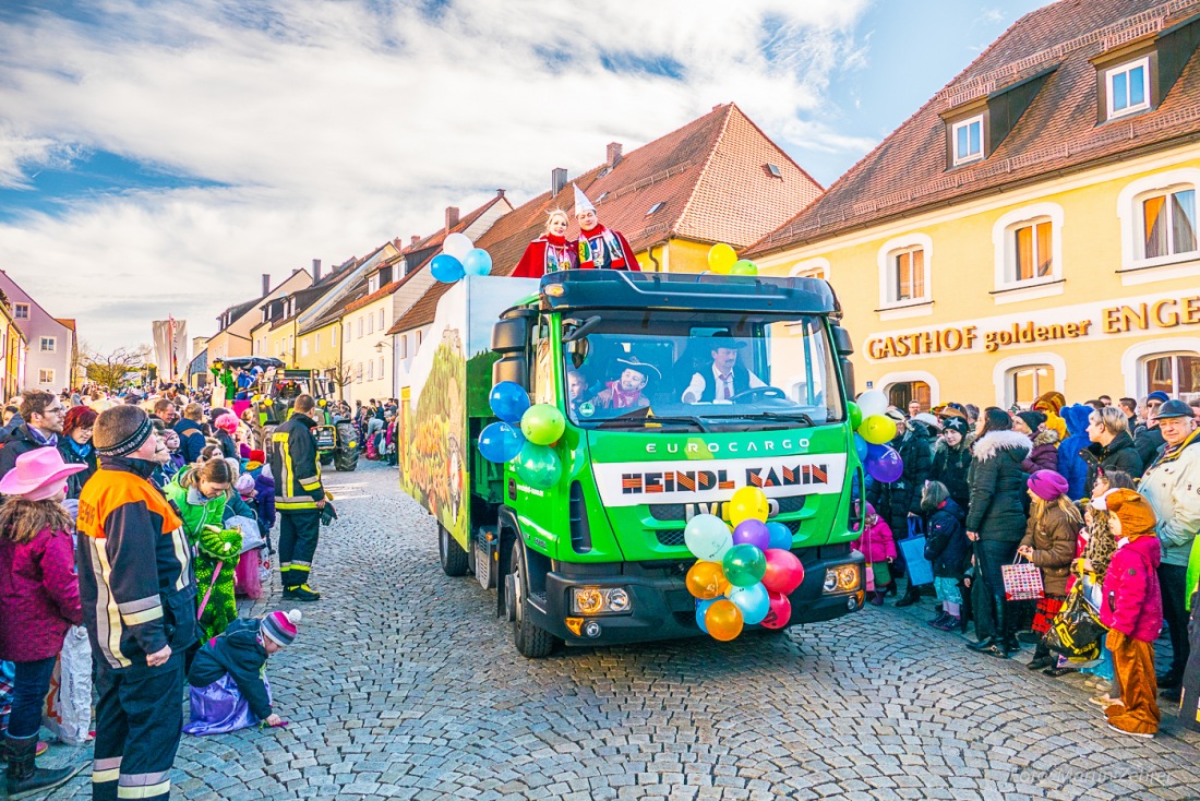 Foto: Martin Zehrer - Fasching in Waldeck 2017... viele Narren, lustiges Volk und Hammer-Wetter :-) 