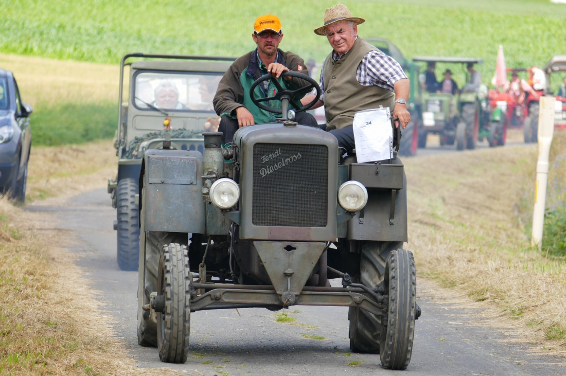 Foto: Martin Zehrer - Traktortreffen 2016 in Oberwappenöst<br />
Trotz Regen am Vormittag kamen an diesem Sonntag ca. 120 Oldtimer-Bulldogs und unzählige Besucher. Zum Mittag hin klarte das Wetter  