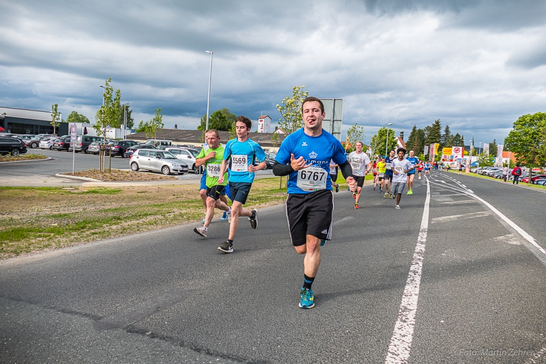 Foto: Martin Zehrer - Nofi-Lauf 2017: Start am Stadtplatz und Ziel beim Siemens... 5,9 Kilometer durch Kemnath und rund herum. Mehr als 8000 Teilnehmer fanden sich in Kemnath zusammen um die S 