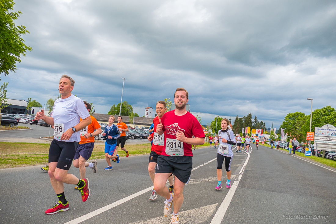 Foto: Martin Zehrer - Nofi-Lauf 2017: Start am Stadtplatz und Ziel beim Siemens... 5,9 Kilometer durch Kemnath und rund herum. Mehr als 8000 Teilnehmer fanden sich in Kemnath zusammen um die S 