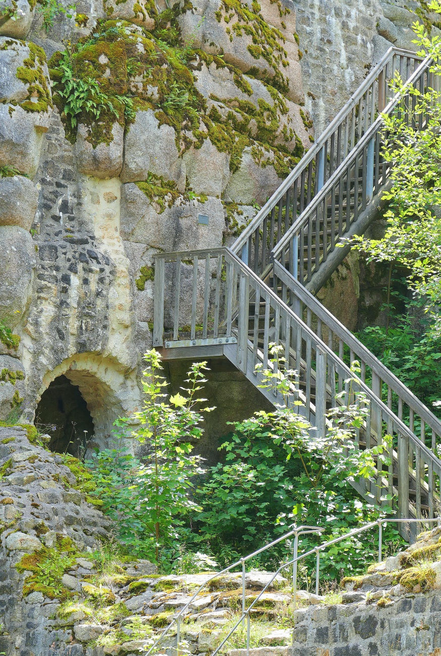 Foto: Martin Zehrer - Die Treppe, die ganz nach oben auf die Ruine Weißenstein führt. 