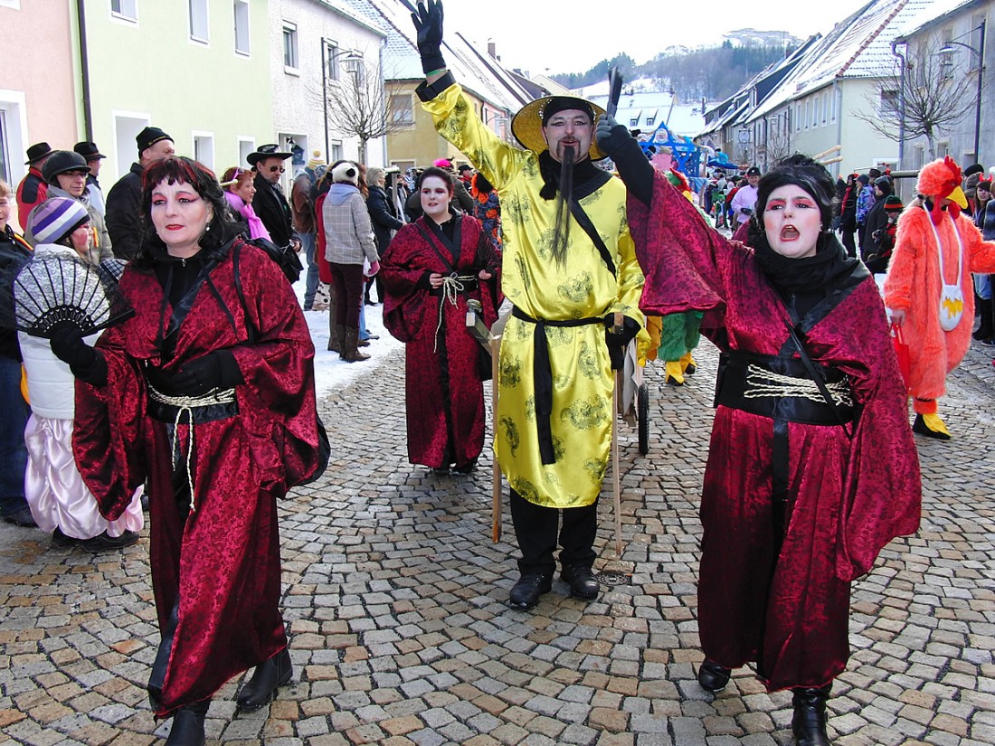 Foto: Martin Zehrer - Chinesen aus Godas - Gesehen beim waldecker Faschingsumzug 2013 