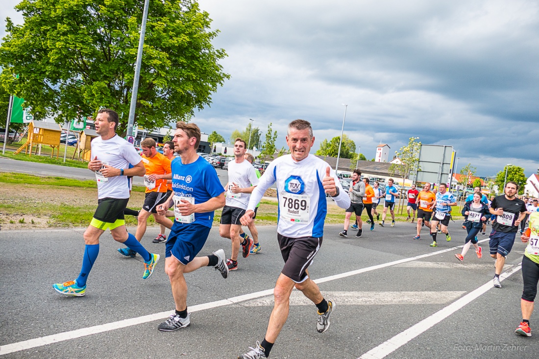 Foto: Martin Zehrer - Nofi-Lauf 2017: Start am Stadtplatz und Ziel beim Siemens... 5,9 Kilometer durch Kemnath und rund herum. Mehr als 8000 Teilnehmer fanden sich in Kemnath zusammen um die S 