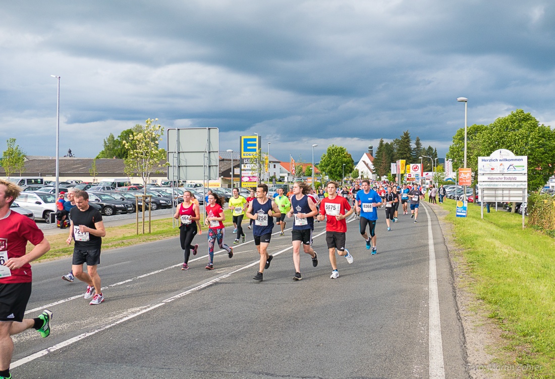 Foto: Martin Zehrer - Nofi-Lauf 2017: Start am Stadtplatz und Ziel beim Siemens... 5,9 Kilometer durch Kemnath und rund herum. Mehr als 8000 Teilnehmer fanden sich in Kemnath zusammen um die S 