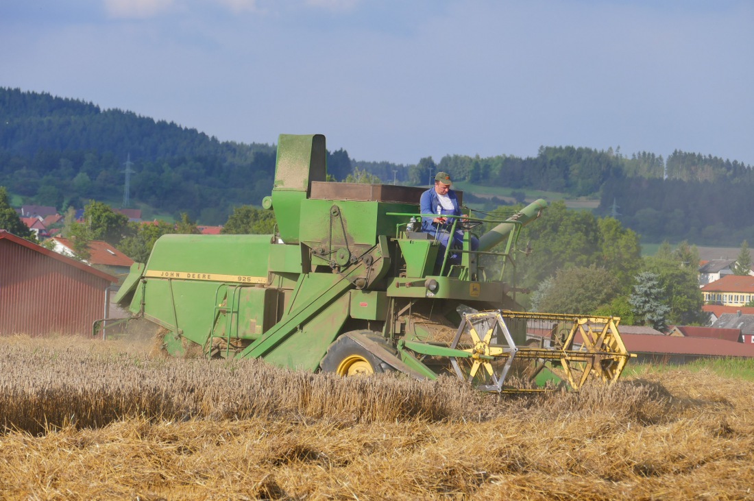 Foto: Martin Zehrer - Dreschen bei Kulmain... Markus drischt heute ab und danach gehts aufs Wiesenfest in Kemnath... 