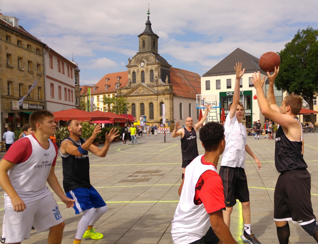 Foto: Martin Zehrer - Samstag, 13. August 2016 - Bayreuther Stadtmeisterschaft in Basketball wird zur Innen-Stadt-Meisterschaft ;-) 