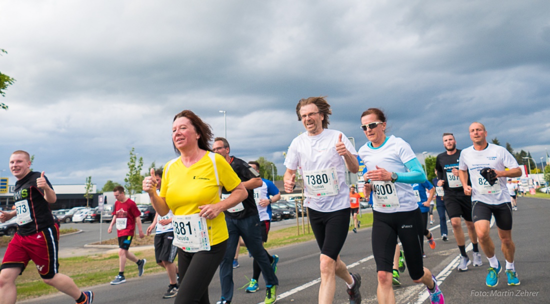 Foto: Martin Zehrer - Nofi-Lauf 2017: Start am Stadtplatz und Ziel beim Siemens... 5,9 Kilometer durch Kemnath und rund herum. Mehr als 8000 Teilnehmer fanden sich in Kemnath zusammen um die S 