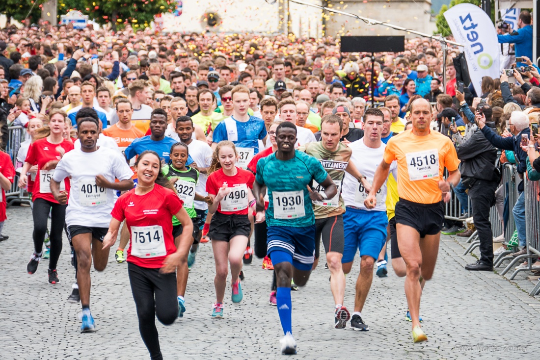 Foto: Martin Zehrer - Genial!!!<br />
<br />
Nofi-Lauf 2017: Start am Stadtplatz und Ziel beim Siemens... 5,9 Kilometer durch Kemnath und rund herum. Mehr als 8000 Teilnehmer fanden sich in Kemnath zusa 