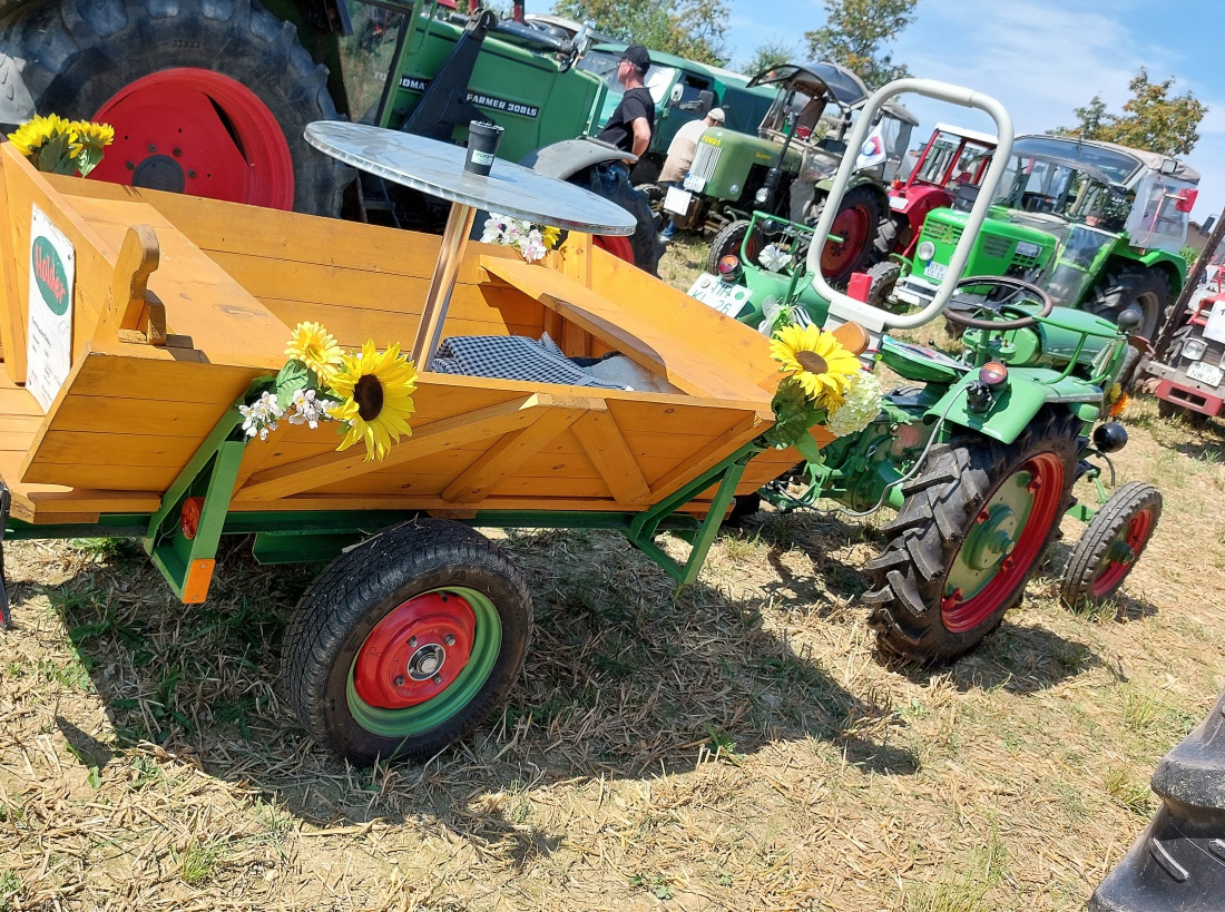 Foto: Martin Zehrer - Praktisch untetwegs mit dem Holder... gesehen auf dem Oldtimer-Treffen in Oberwappenöst.  