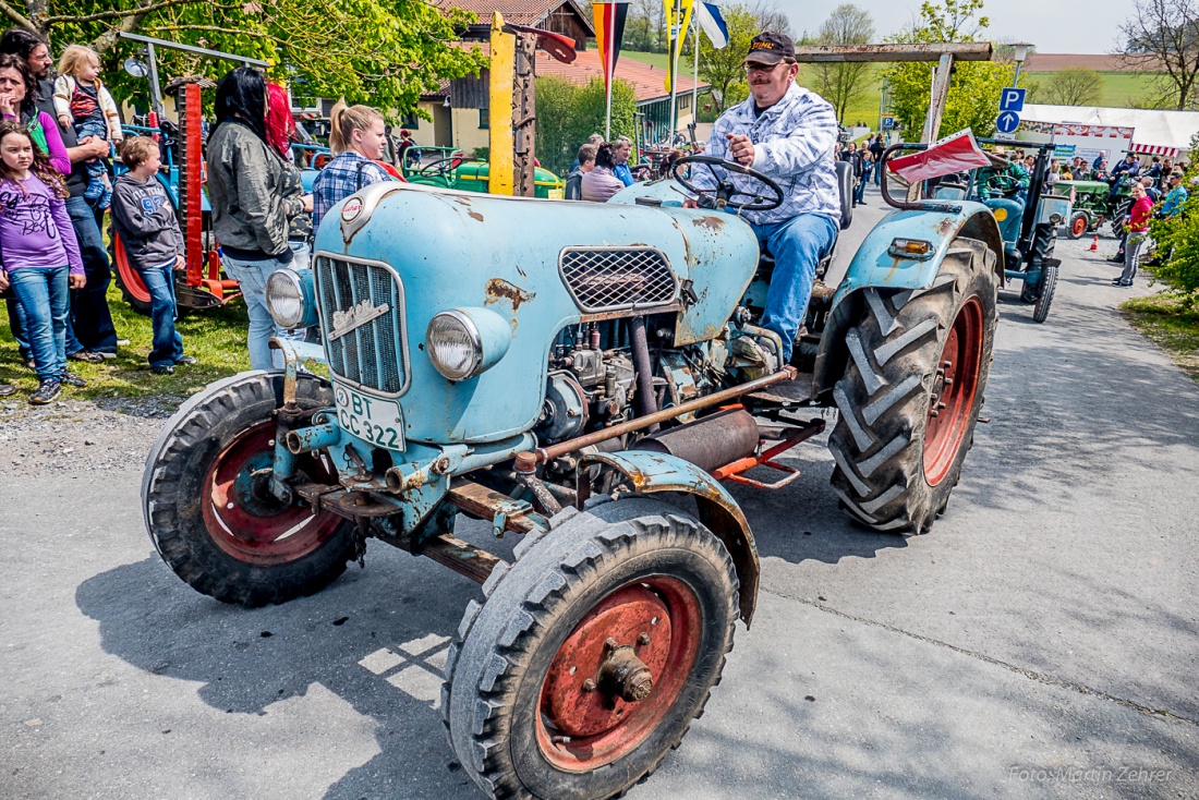 Foto: Martin Zehrer - Bulldogtreffen Kirchenpingarten am 7. Mai 2017: auf gehts zur Rundfahrt mit ca. 300 Traktoren...  