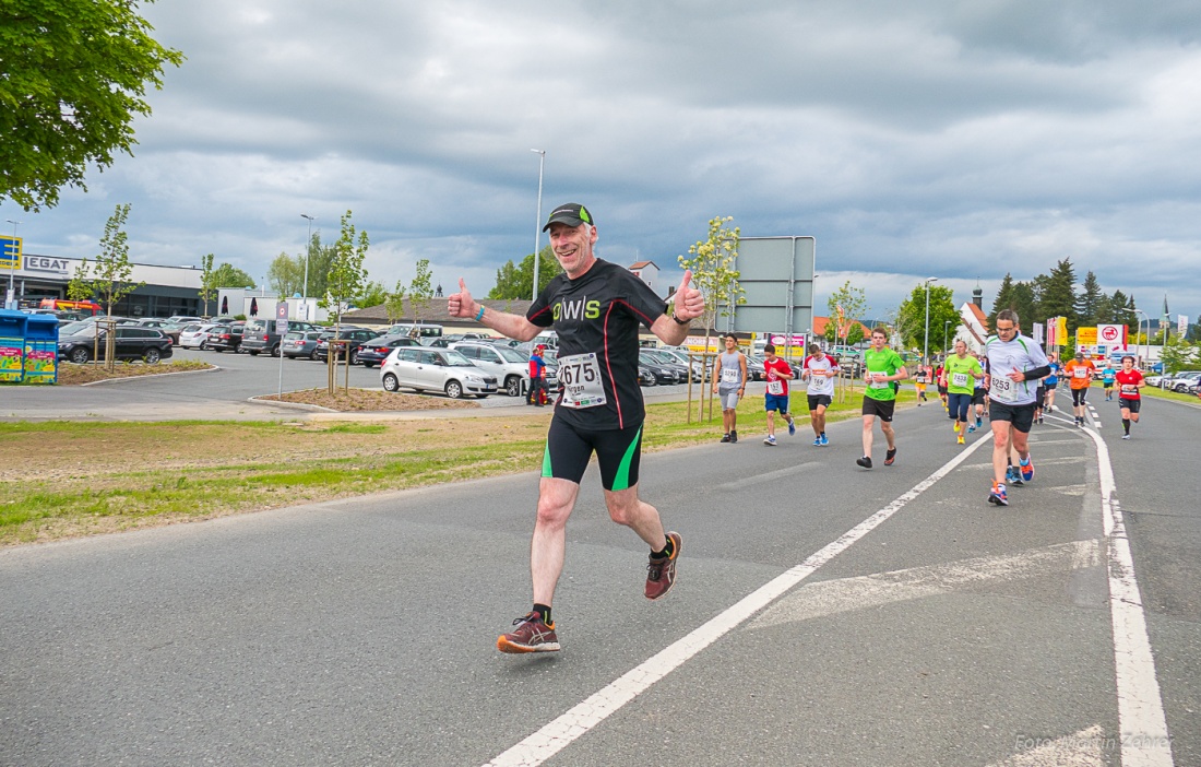 Foto: Martin Zehrer - Nofi-Lauf 2017: Start am Stadtplatz und Ziel beim Siemens... 5,9 Kilometer durch Kemnath und rund herum. Mehr als 8000 Teilnehmer fanden sich in Kemnath zusammen um die S 