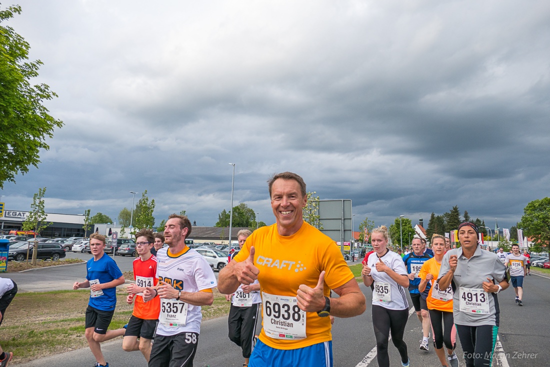 Foto: Martin Zehrer - Nofi-Lauf 2017: Start am Stadtplatz und Ziel beim Siemens... 5,9 Kilometer durch Kemnath und rund herum. Mehr als 8000 Teilnehmer fanden sich in Kemnath zusammen um die S 