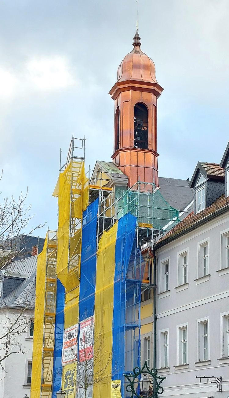 Foto: Martin Zehrer - Neue Kupfer-Einhausung für einen Glockenturm in Marktredwitz.  