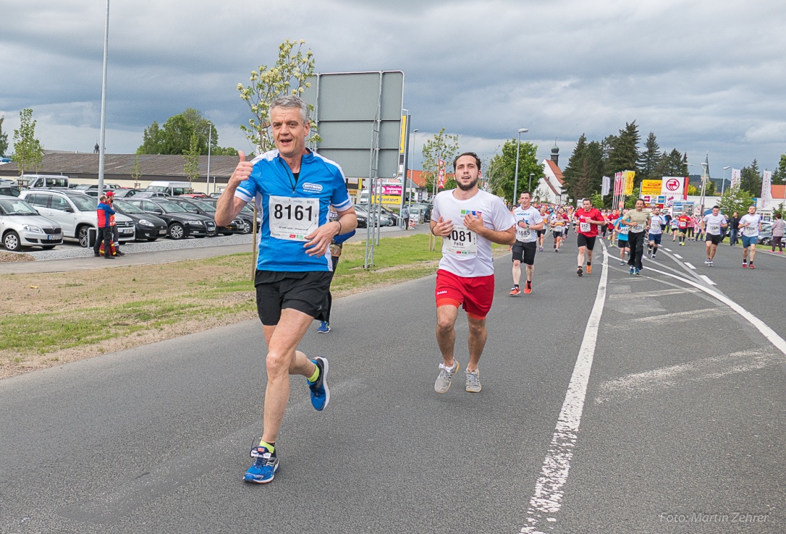 Foto: Martin Zehrer - Nofi-Lauf 2017: Start am Stadtplatz und Ziel beim Siemens... 5,9 Kilometer durch Kemnath und rund herum. Mehr als 8000 Teilnehmer fanden sich in Kemnath zusammen um die S 