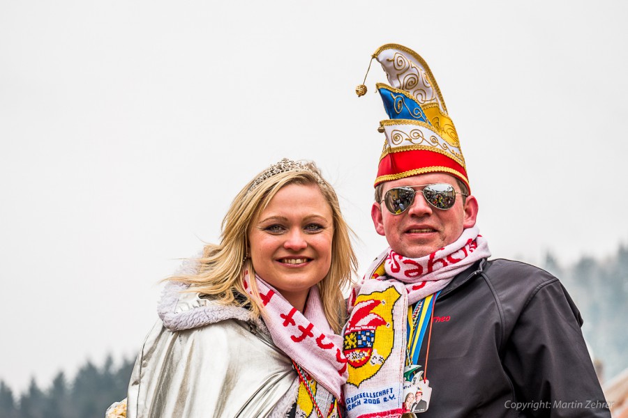 Foto: Martin Zehrer - Faschingszug durch Waldeck. Am Sonntag, den 15.2.2015 war es wieder so weit. Ein langer Zug<br />
mit zig Gaudiwagen und Hunderten Narren zog durch den Waldecker Markt. Mit vi 