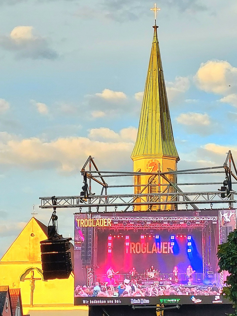 Foto: Martin Zehrer - 20 Jahre - Die Troglauer auf dem kemnather Stadtplatz... einfach der Hammer!!! 