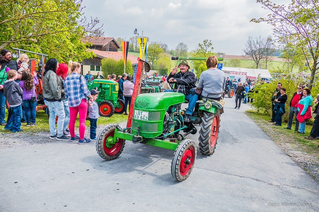 Foto: Martin Zehrer - Bulldogtreffen Kirchenpingarten am 7. Mai 2017: auf gehts zur Rundfahrt mit ca. 300 Traktoren...  