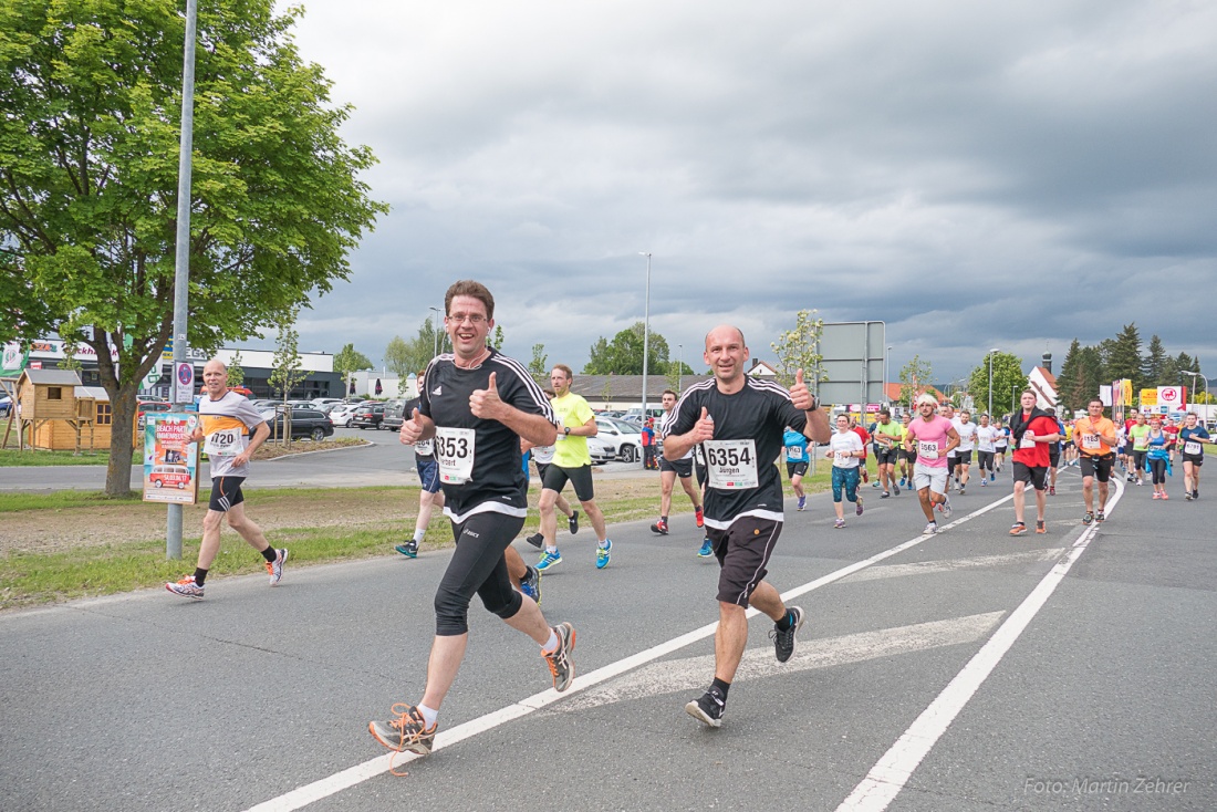 Foto: Martin Zehrer - Nofi-Lauf 2017: Start am Stadtplatz und Ziel beim Siemens... 5,9 Kilometer durch Kemnath und rund herum. Mehr als 8000 Teilnehmer fanden sich in Kemnath zusammen um die S 